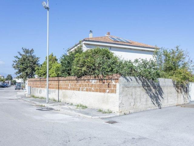 Case e ville in vendita di 180 m² in Via Antonio Pastore