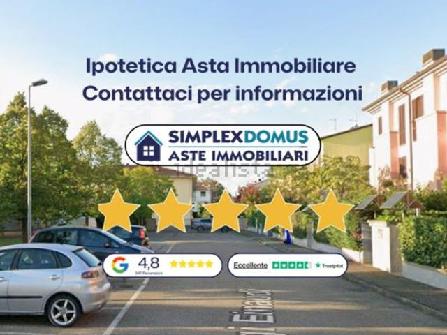 Case e ville in vendita di 180 m² in Via Luigi Einaudi