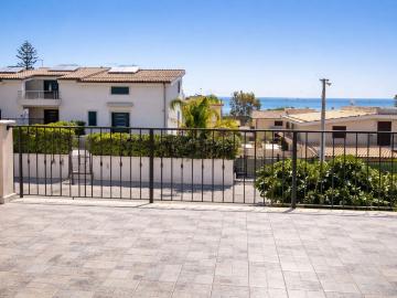 Case e ville in vendita di 180 m² in Via M. Amato, 31