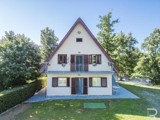 Case e ville in vendita di 180 m² in Via Monte Avaglio