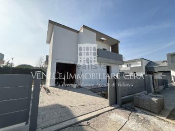 Case e ville in vendita di 180 m² in Via Morosina