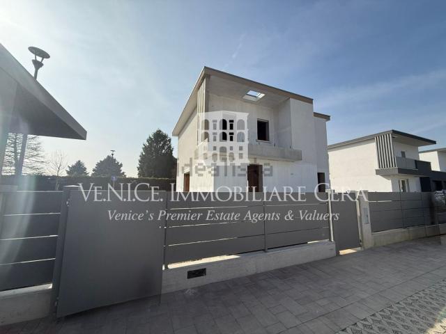 Case e ville in vendita di 180 m² in Via Morosina