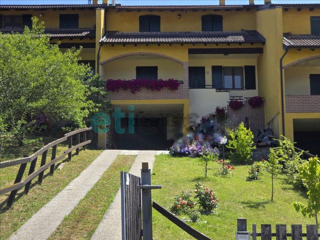 Case e ville in vendita di 180 m² in Via Maglio