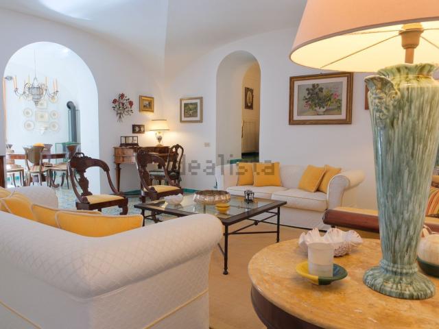 Case e ville in vendita di 180 m² in Via Marina Grande