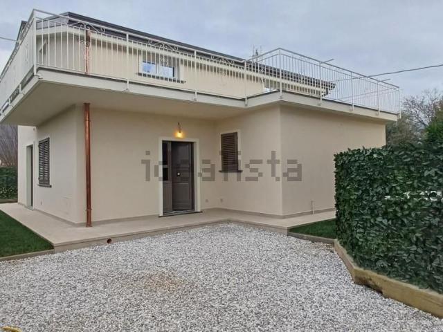 Case e ville in vendita di 180 m² in Via Marina Vecchia