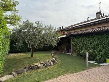 Case e ville in vendita di 180 m² in Via Martiri della Liberazione