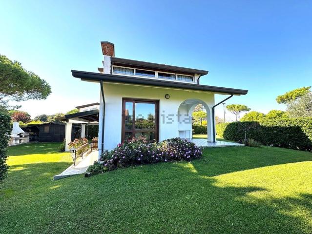 Case e ville in vendita di 180 m² in Via Nona Est