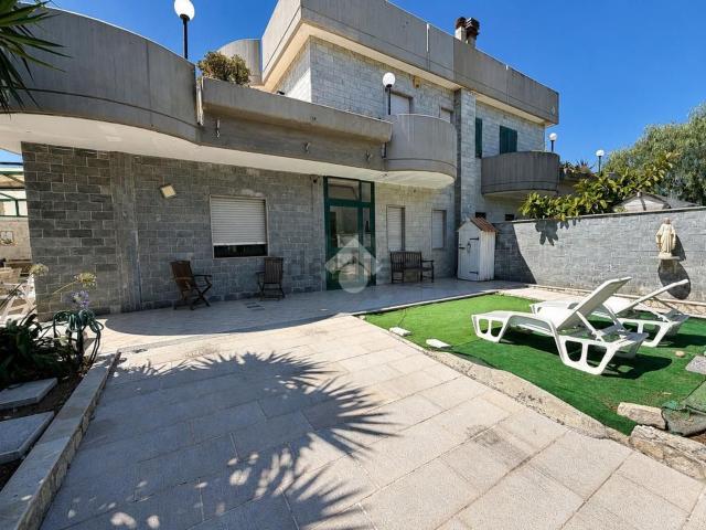 Case e ville in vendita di 180 m² in Via Nicola Dell&apos olio, 21