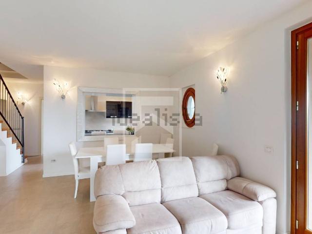 Case e ville in vendita di 180 m² in Via Sotto Raso