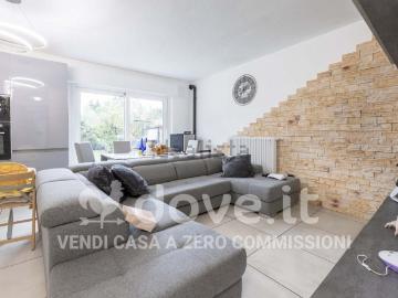Case e ville in vendita di 180 m² in Via Savioli, 5