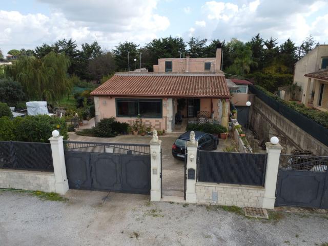 Case e ville in vendita di 180 m² in Via San Giuliano San Elena, 22