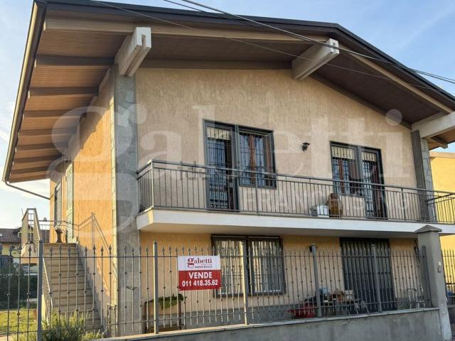 Case e ville in vendita di 180 m² in Via Sangano