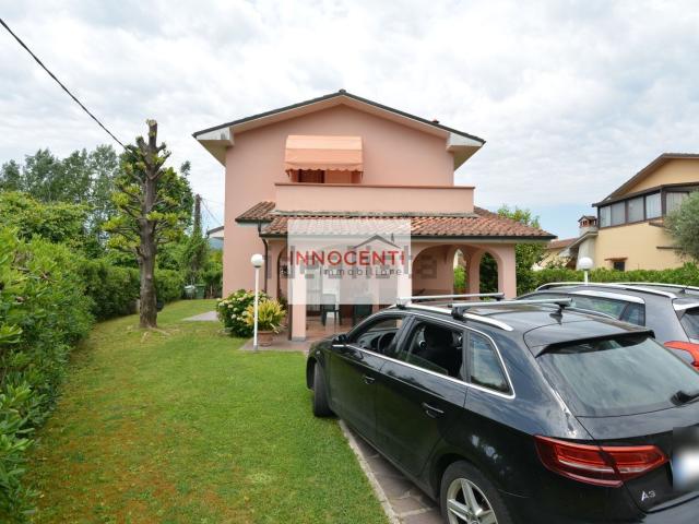 Case e ville in vendita di 180 m² in Via Sarzanese, 2187
