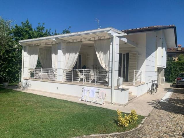 Case e ville in vendita di 180 m² in Via Scassicarli