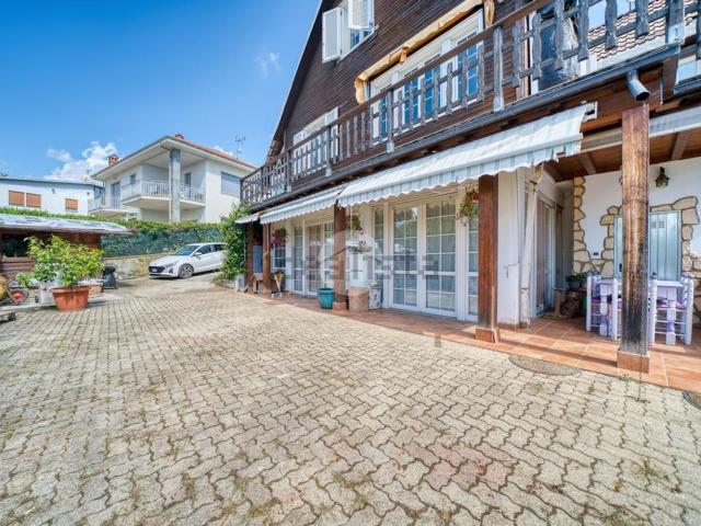 Case e ville in vendita di 180 m² in Via Selvaggio, 119