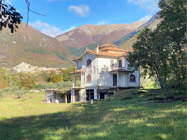 Case e ville in vendita di 180 m² in Via Serola