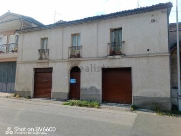 Case e ville in vendita di 180 m² in Via Succurre Miseris