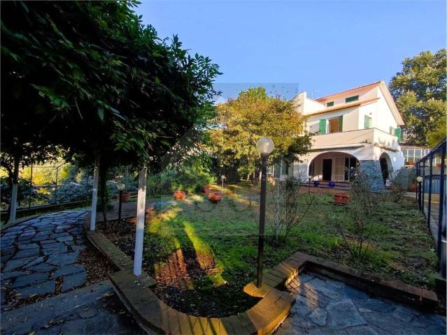 Case e ville in vendita di 180 m² in Via Postetta, 27