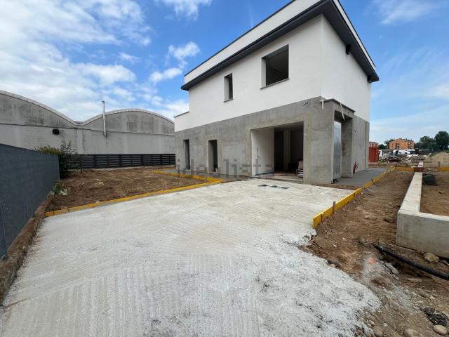 Case e ville in vendita di 180 m² in Via Palmiro Togliatti