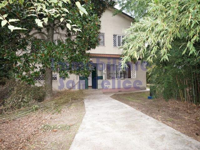 Case e ville in vendita di 180 m² in Via Papa Giovanni XXIII, 32