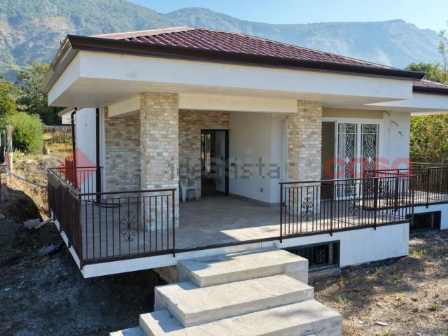 Case e ville in vendita di 180 m² in Via Petraro, 52