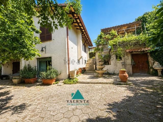 Case e ville in vendita di 180 m² in Via Pedemontana, 323