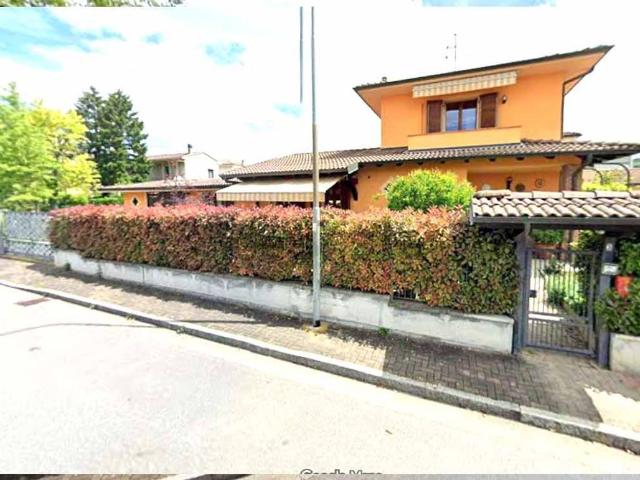 Case e ville in vendita di 180 m² in Via Pietro Mascagni