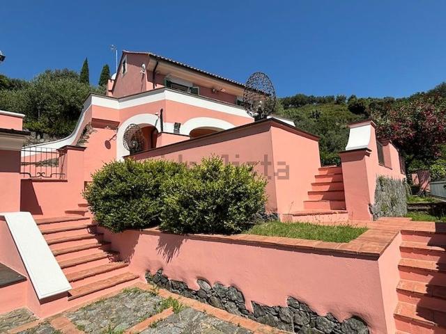 Case e ville in vendita di 180 m² in Via Privata Giò Stefano Testa