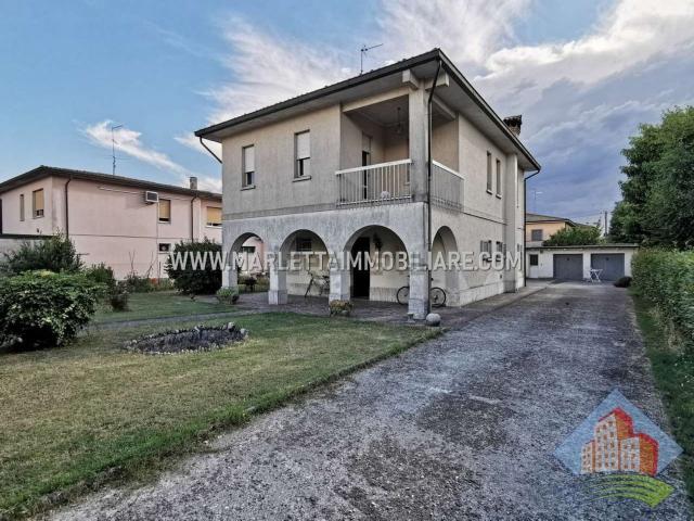 Case e ville in vendita di 180 m² in Via Quartierone