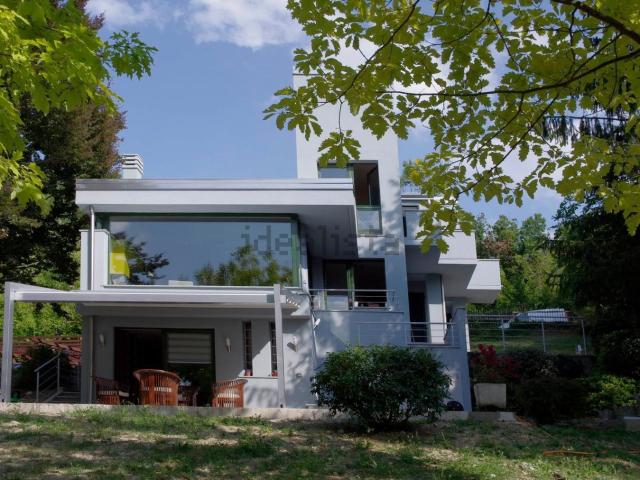Case e ville in vendita di 280 m² in Via Rocchetta, 11