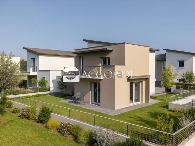 Case e ville in vendita di 180 m² in Via Roma, 12
