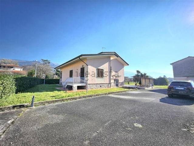Case e ville in vendita di 180 m² in Via Romana Est