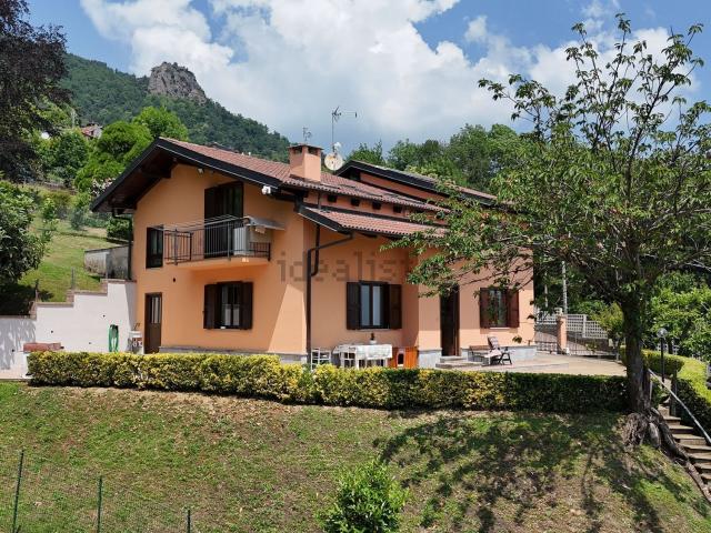 Case e ville in vendita di 180 m² in Via Ribetti
