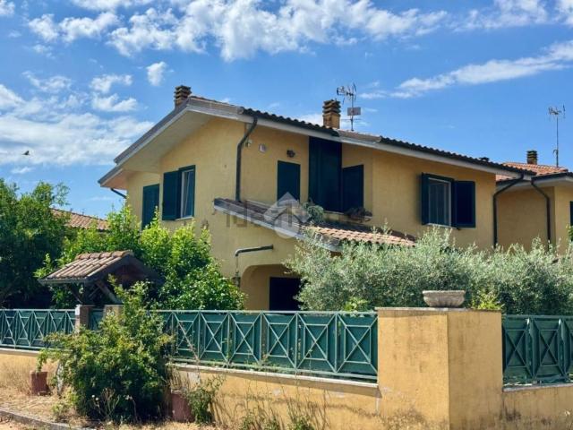 Case e ville in vendita di 180 m² in Via Rubicone, 4