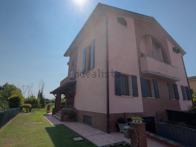 Case e ville in vendita di 180 m² in Via Torun, 22