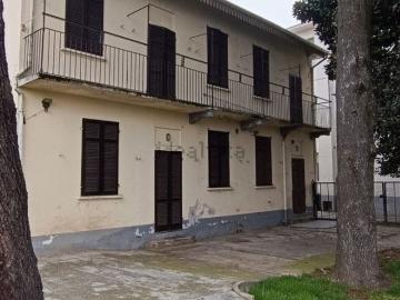 Case e ville in vendita di 180 m² in Via Tagliamento, 1