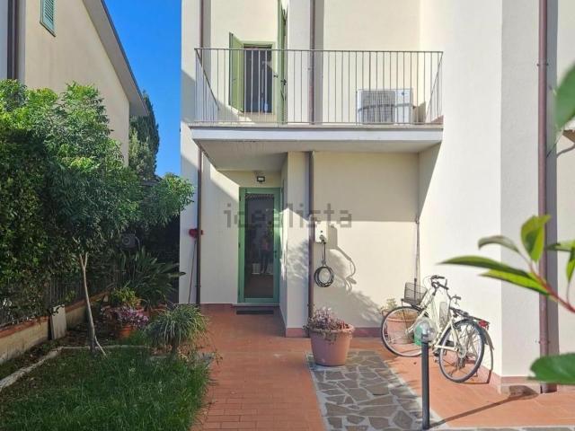 Case e ville in vendita di 180 m² in Via Titignano