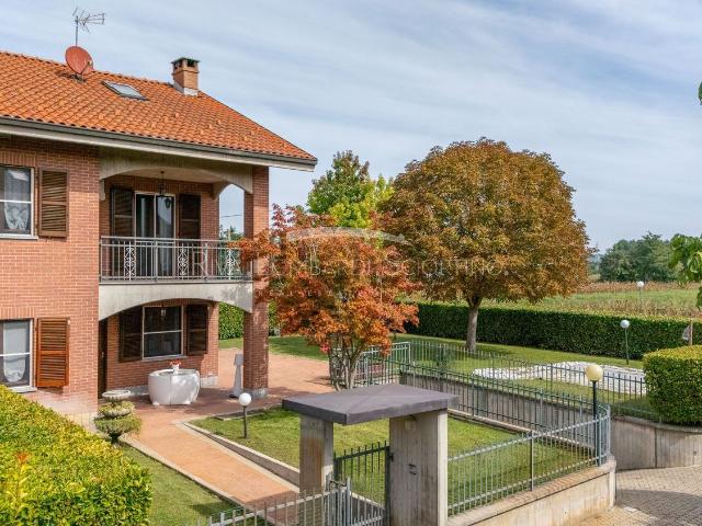 Case e ville in vendita di 180 m² in Via Ticino, 62