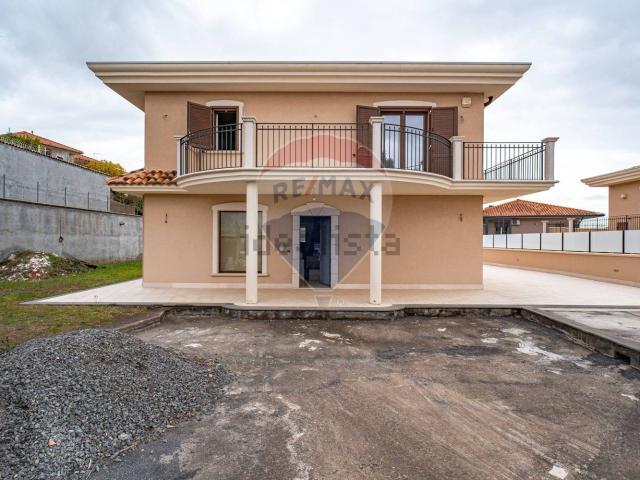 Case e ville in vendita di 180 m² in Via Vaccarini, 19