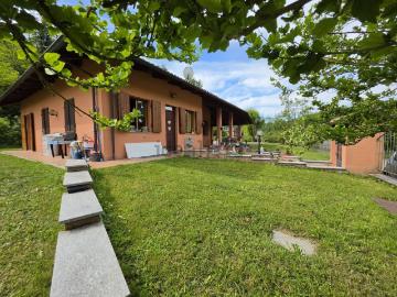 Case e ville in vendita di 180 m² in Via Val Popola, 4