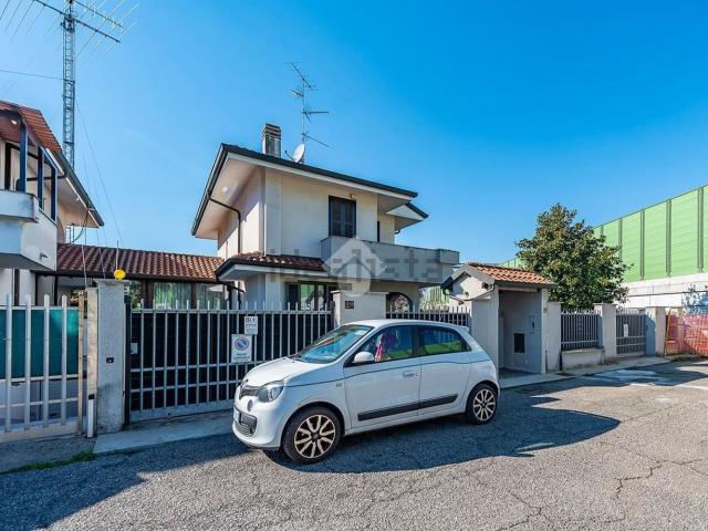 Case e ville in vendita di 180 m² in Via Valtellina, 2