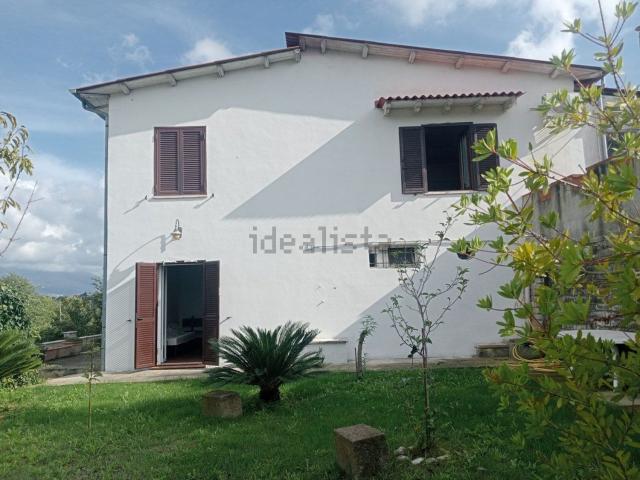 Case e ville in vendita di 180 m² in Via Vecchia di Napoli