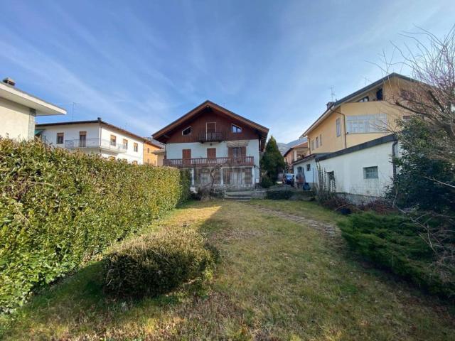 Case e ville in vendita di 180 m² in Via Vittorio Alfieri, 10