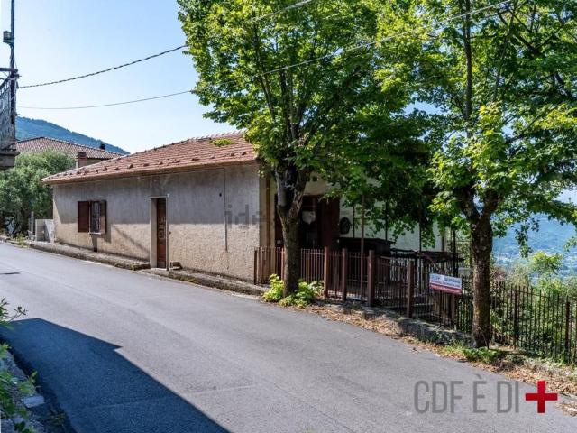 Case e ville in vendita di 180 m² in Via Villa Roma