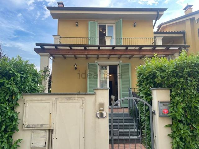 Case e ville in vendita di 180 m² in Via XII Agosto