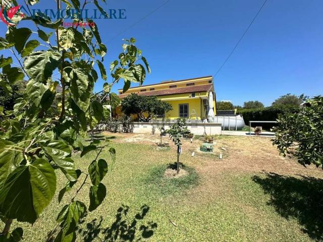 Case e ville in vendita di 180 m² in Viale Cassiodoro, 249