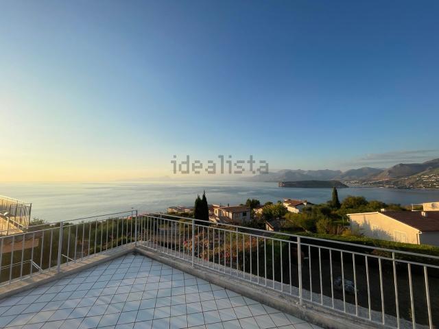 Case e ville in vendita di 180 m² in Contrada Dino, 87020