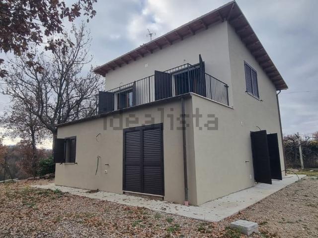 Case e ville in vendita di 180 m² in Frazione Vallorano