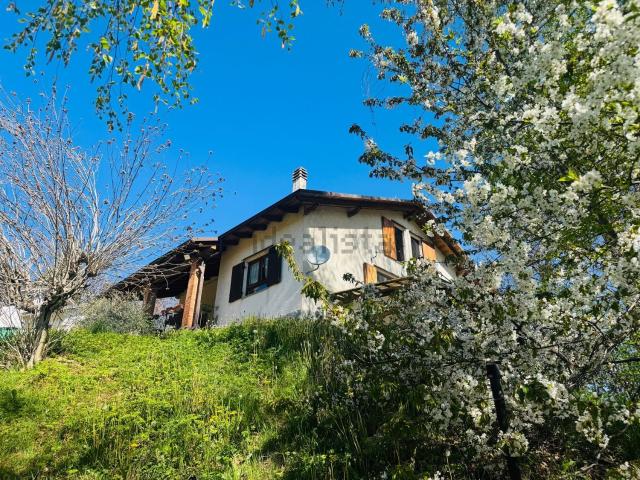 Case e ville in vendita di 180 m² in Frazione Biula, 3
