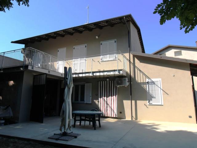 Case e ville in vendita di 180 m² in Frazione San Giulio, 171